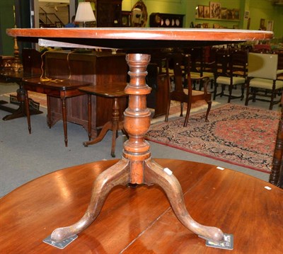 Lot 1431 - A Georgian style mahogany tripod table