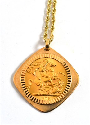 Lot 14 - A 1979 sovereign pendant on chain