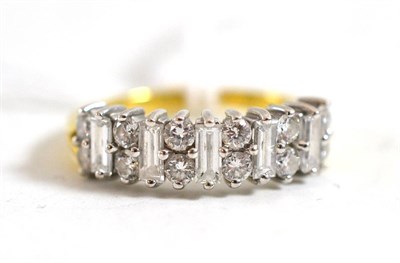 Lot 15 - An 18ct gold princess cut and round brilliant cut diamond ring