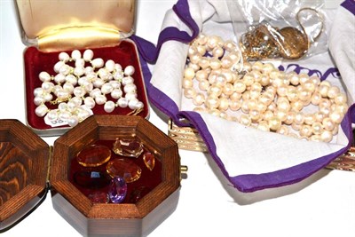 Lot 27 - Assorted gold, cultured pearl and costume jewellery and some loose gemstones