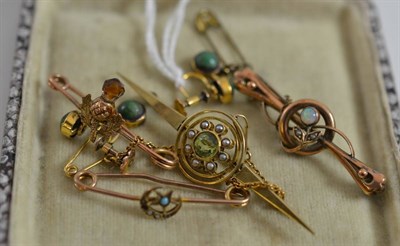 Lot 35 - Assorted stone set bar brooches and a pair of drop earrings