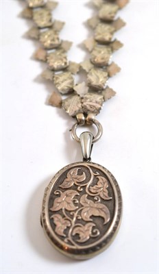 Lot 39 - A Victorian locket on necklace
