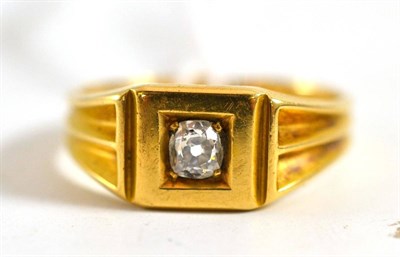 Lot 46 - An 18ct gold diamond ring