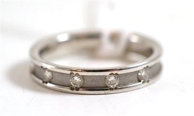 Lot 48 - An 18ct white gold diamond set ring