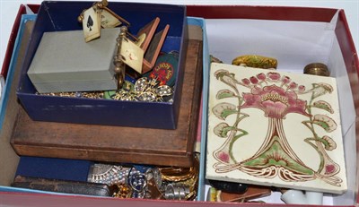 Lot 168 - A quantity of collectors items, bridge counters, costume jewellery etc
