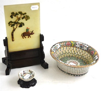 Lot 61 - A Chinese porcelain basket, a small dish and a Chinese hardstone table screen and stand