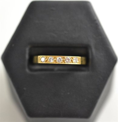 Lot 122 - An 18ct gold diamond five stone ring