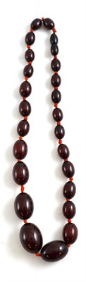 Lot 149 - A Bakelite necklace