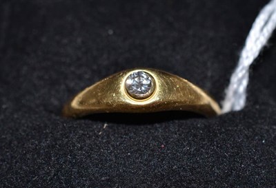 Lot 347 - An 18ct gold ring set with a diamond approx. 0.1ct