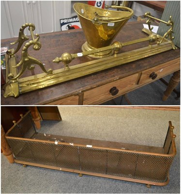 Lot 509 - Two brass fenders together with a brass coal bucket