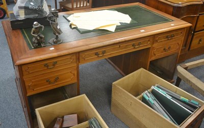 Lot 512 - Modern American walnut pedestal desk, made by David Hunter of Bentham