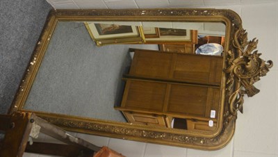 Lot 524 - A gilt framed wall mirror (a.f.)