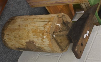 Lot 607 - Small anvil