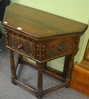 Lot 666 - An oak credence table in the Titchmarsh & Goodwin style