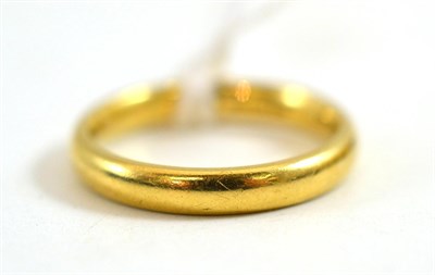 Lot 21 - An 18ct gold band ring