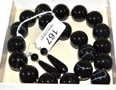 Lot 167 - A necklace of round banded agate beads and a pair of drop earrings