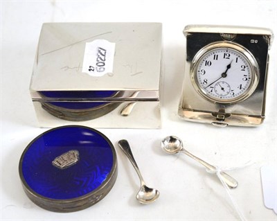 Lot 180 - Silver cased travelling timepiece, London 1912, late Victorian plain trinket box, enamelled compact