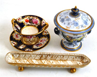 Lot 196 - A Coalport small bowl and stand, a modern Royal Crown Derby vase and cover and a Coalport pen tray