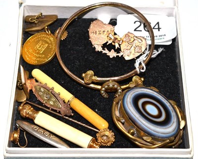 Lot 264 - A split pearl horseshoe motif bangle, a sardonyx brooch, assorted brooches, pins, earrings etc