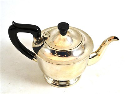 Lot 306 - A silver teapot, Edwin Viner, Sheffield 1939