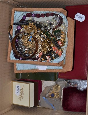 Lot 354 - A large selection of costume jewellery, Hollywood etc