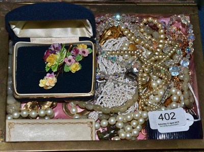 Lot 402 - Quantity of assorted jewellery, including simulated pearls, hardstone pendants, a Viking ship...