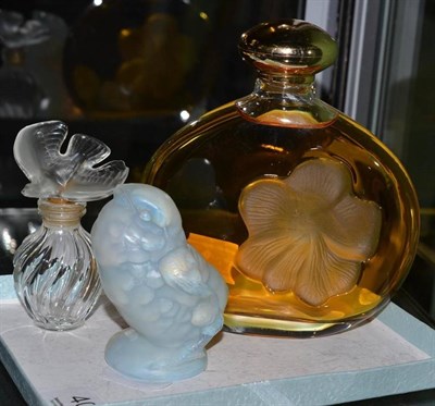 Lot 404 - Nina Ricci 'Fleur De Fleurs' Lalique scent bottle, small Lalique scent bottle and a Sabino...