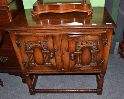 Lot 526 - A reproduction oak two door cabinet