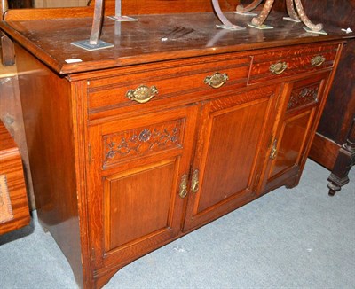 Lot 544 - An oak sideboard