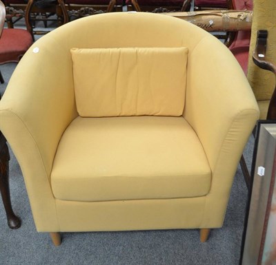 Lot 586 - A lemon upholstered tub chair