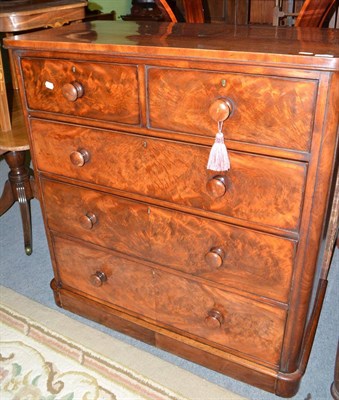 Lot 606 - Victorian chest of drawers