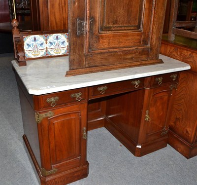 Lot 620 - Mahogany washstand