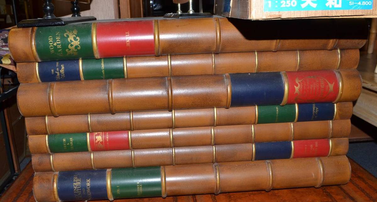 Lot 697 - A trunk in the form of a stack of books