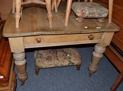 Lot 702 - Pine kitchen table