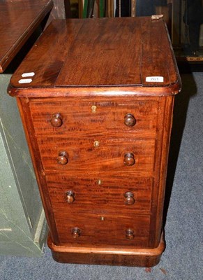 Lot 761 - Victorian mahogany pot cupboard