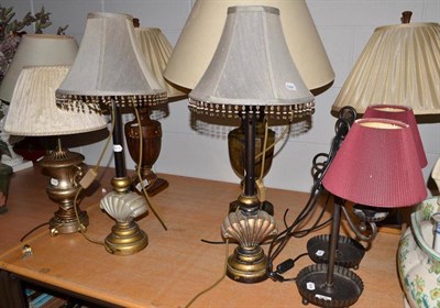 Lot 849 - A quantity of decorative lamps