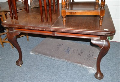 Lot 867 - Late Victorian mahogany dining table with one leaf