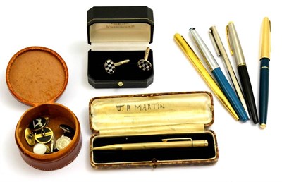 Lot 5193 - Six assorted fountain pens and pencils including a 9ct gold example, Parker, Mont Blanc and a...