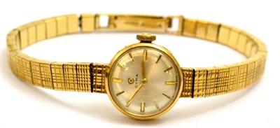 Lot 5216 - A 9ct gold lady's Cyma wristwatch