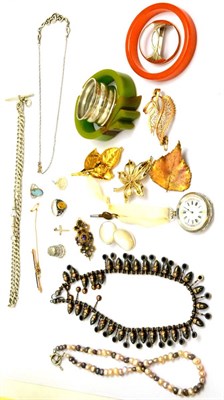 Lot 5217 - A collection of jewellery including a 9ct gold brooch, an Edwardian seed pearl brooch, a Georg...