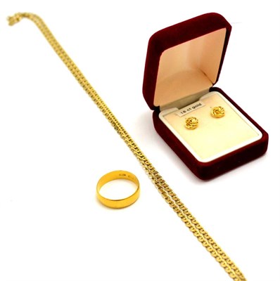 Lot 5499 - A 22ct gold wedding band, a pair of 18ct gold knot earrings and a 9ct gold chain