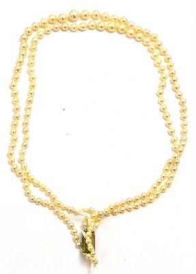 Lot 5501 - A double strand cultured pearl necklace