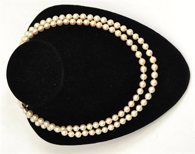 Lot 231 - Pearl necklace