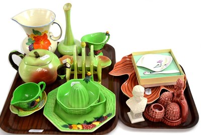 Lot 329 - Carltonware including a lemon squeezer, cruet set, toast racks, teapot, etc