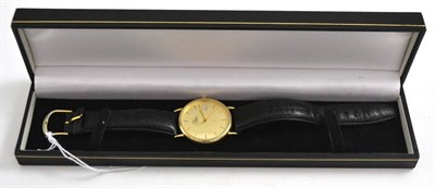 Lot 423 - Gent's 9ct gold quartz wristwatch, the dial signed Fillans