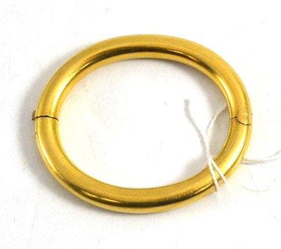 Lot 431 - A bangle