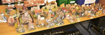 Lot 1076 - Large quantity of boxed and unboxed Lilliput Lane models