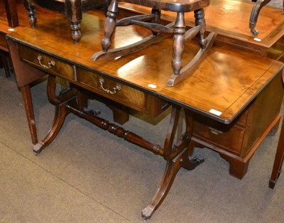 Lot 1326 - Reproduction mahogany sofa table