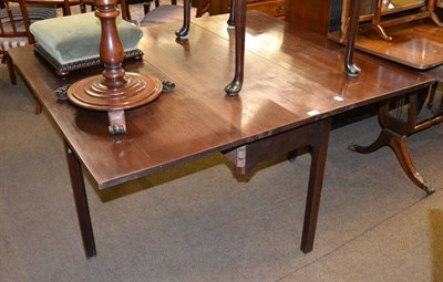 Lot 1329 - Mahogany drop leaf dining table