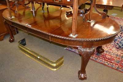 Lot 1340 - Victorian mahogany extending oval dining table with two leaves and winder